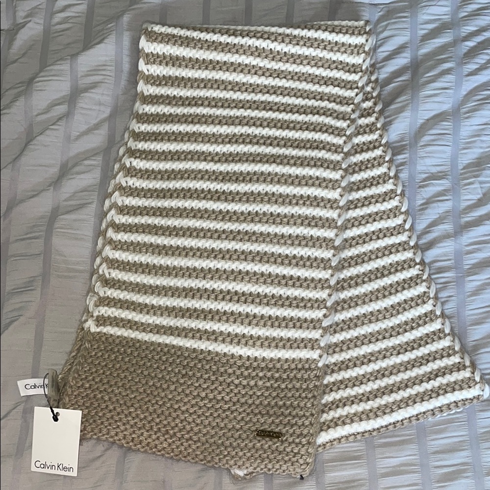 Calvin Klein Women's Striped Knit Scarf - White and Tan